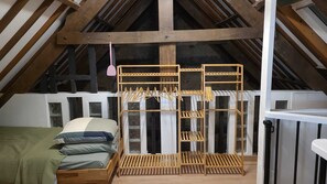 3 多间卧室、办公桌、熨斗/熨衣板、旅行婴儿床