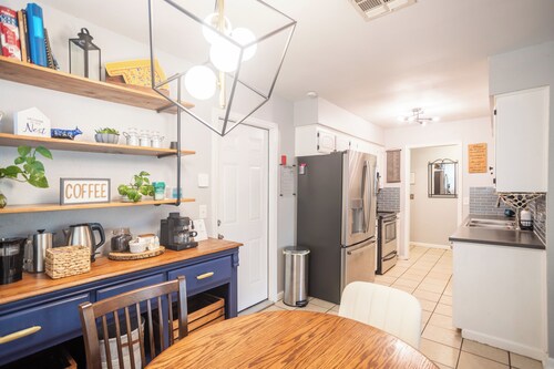 3BR 1.5BA Fenced Yard & Patio-10 miles to OKC, 15 mins to Airport, 20 mins to OU