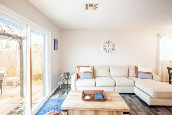 Smart TV, fireplace, DVD player