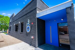 المنشأة من الخارج