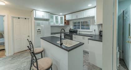 3-bedroom house in peaceful Dix Hills with WiFi, AC. Enjoy tranquility