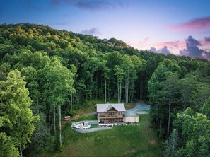 Exterior - NEW! - Fish the CREEK/Mountain VIEWS/mini-GOLF/hot tub/3 acres/Dog friendly (Epworth)