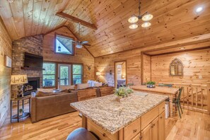 Interior - NEW! - Fish the CREEK/Mountain VIEWS/mini-GOLF/hot tub/3 acres/Dog friendly (Epworth)