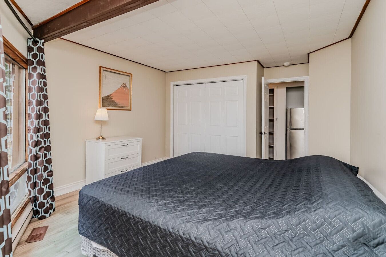 7 bedrooms, desk, free WiFi, bed sheets