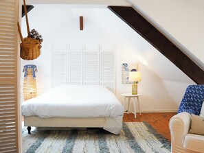 2 bedrooms, iron/ironing board, travel crib, WiFi