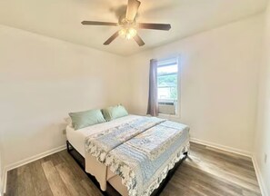 4 bedrooms, iron/ironing board, WiFi, bed sheets