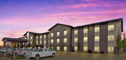 Duvernay Inn & Suites