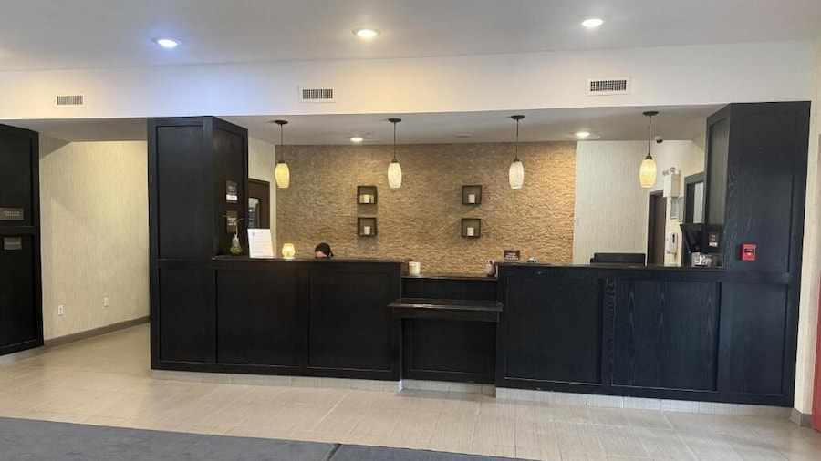 Duvernay Inn & Suites