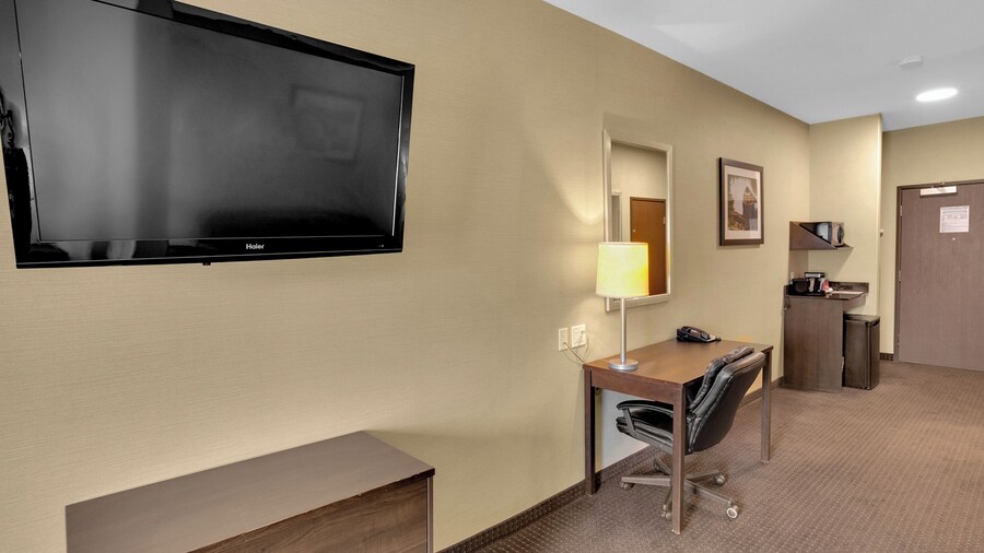 Duvernay Inn & Suites