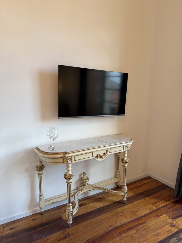 A white, ornate console table with a television mounted above it. - Patrimonial-Modern Gem in The Heart of Cuenca (Cuenca)