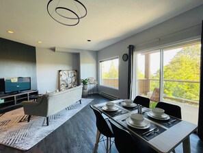 Interior - Ocean View 2-Bedroom Suit in Cordova Bay, Victoria (Victoria)