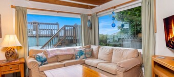 Depoe Bay Coastal Breeze Cottage * Walk to shops