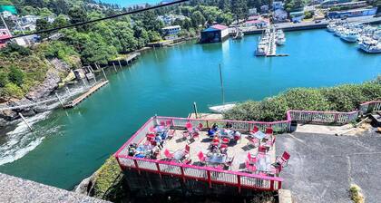Coastal Breeze Cottage in Walkable Depoe Bay