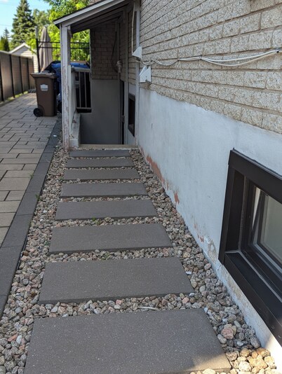 Spacious 2-bedroom suite minutes from Montreal attractions