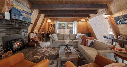 Vintage A-Frame, Close to Natl Forest, 10 min Downtown, Ski In/Out , Arcade