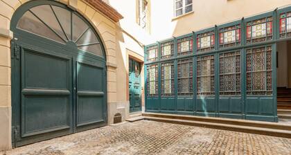 PHARAON - Carmes | Métro & Tram à pied