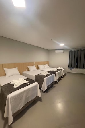 Quadruple Room | Minibar, desk, laptop workspace, free WiFi