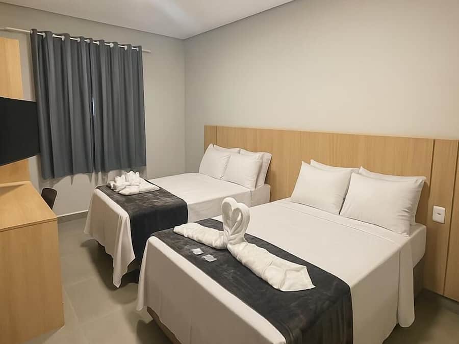 Classic-værelse til 3 personer | Minibar, skrivebord, arbejdsområde til bærbare computere, gratis Wi-Fi