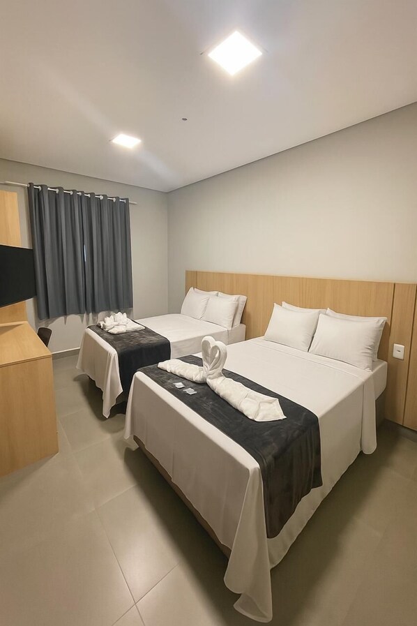 Tripla Classic | Minibar, una scrivania, postazione laptop, Wi-Fi gratuito