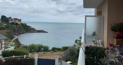 Apartment with stunning sea view and flower-filled terrace