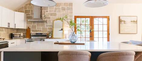 雪櫃、微波爐、焗爐、爐具