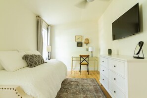 3 bedrooms, desk, iron/ironing board, free WiFi