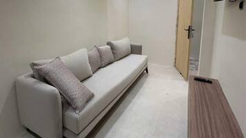 Classic Studio Suite, City View | Bathroom | Towels