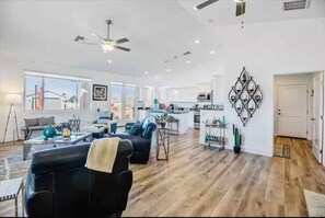 Living area - The Grape Escape/Luxury Stay/Views/Walk 2 Old Town (Cottonwood)
