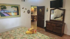 2 slaapkamers, een strijkplank/strijkijzer, gratis wifi, beddengoed