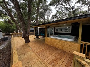 Outdoor spa tub