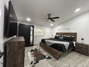 3 habitaciones, escritorio, tabla de planchar con plancha y wifi gratis