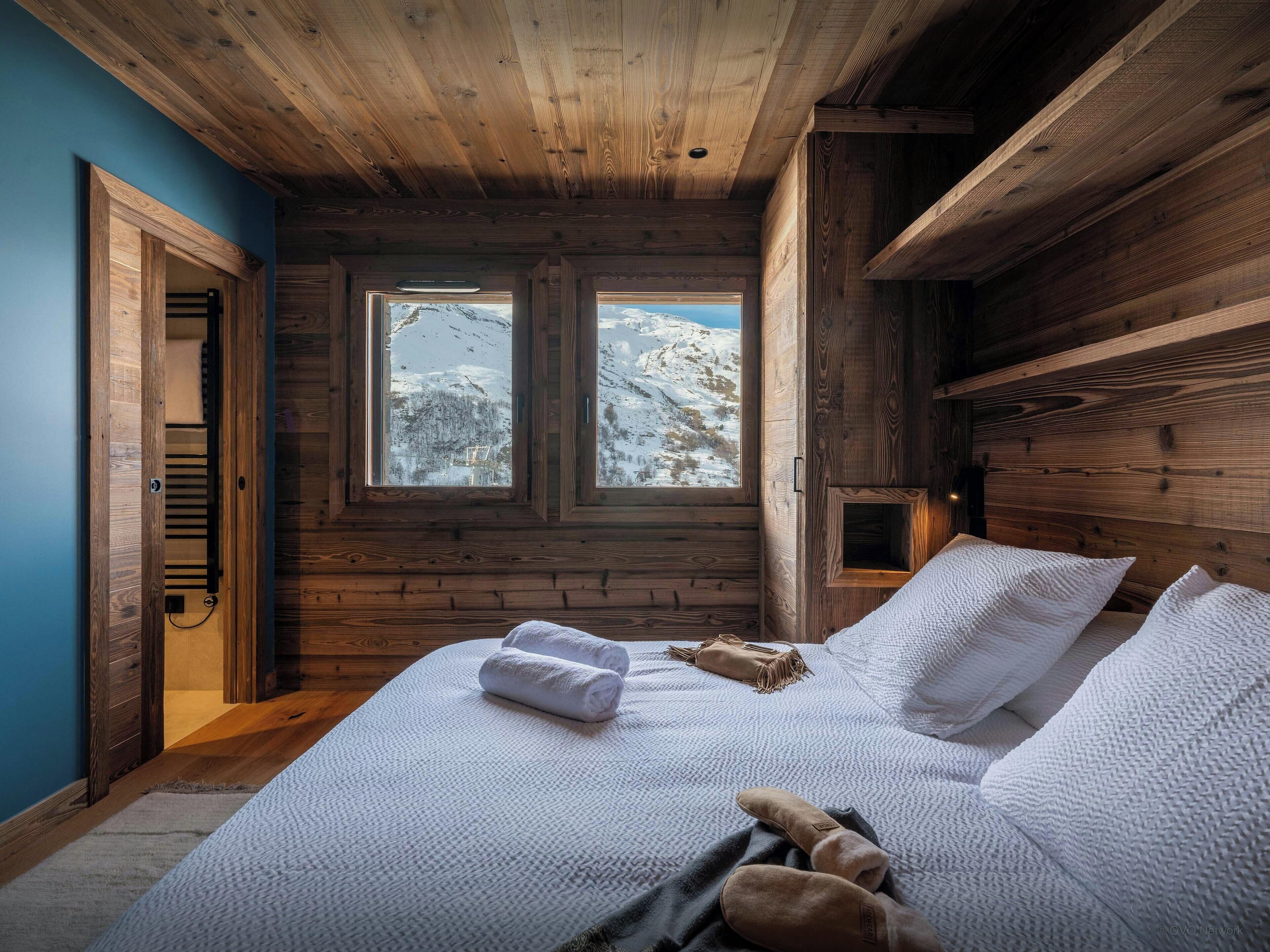 6 bedrooms, iron/ironing board, WiFi, bed sheets