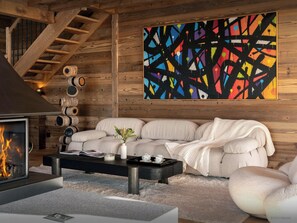 TV, fireplace, video games, stereo - Chalet Ferret- Luxurious ski in ski out holiday with jacuzzi - OVO Network (Les Belleville)