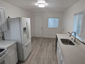 Mikroaaltouuni, uuni, liesi, astianpesukone