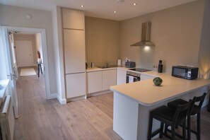 Private kitchen - Riverside Dingle - Luxury Apt 3 (Dingle)