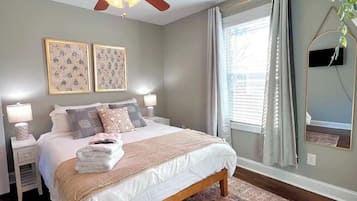 3 camere, una scrivania, ferro/asse da stiro, culla da viaggio