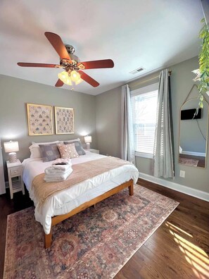 3 多间卧室、办公桌、熨斗/熨衣板、旅行婴儿床