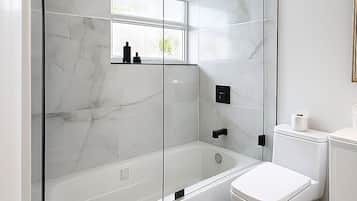 Towels, soap, shampoo, toilet paper