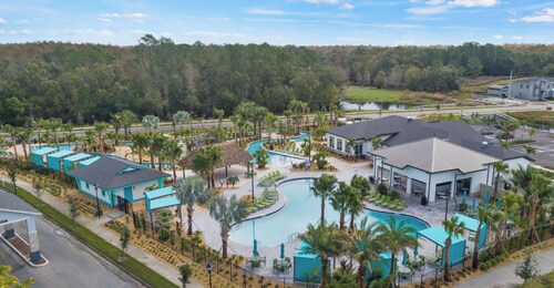 Spacious 5-bedroom/4 bathroom/Private Pool/Sleeps 13 inside Resort Near Disney!