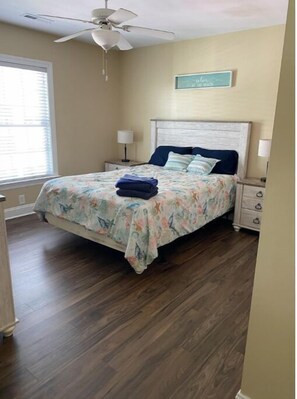 4 bedrooms, iron/ironing board, WiFi, bed sheets