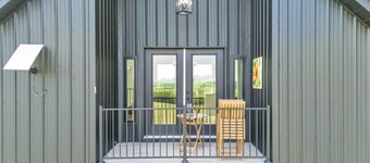 Star Hill Farm Barndo Retreat – Hillside Serenity with Hot Tub
