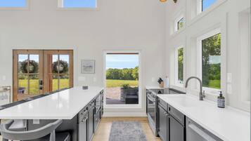 Microwave, oven, stovetop, dishwasher