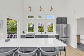 電子レンジ、オーブン、コンロ、食器洗い機