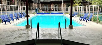Modern Cabin with Swimming Pool Canmore/ Banff