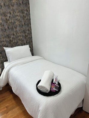 4 chambres, fer et planche à repasser, Wi-Fi, draps fournis