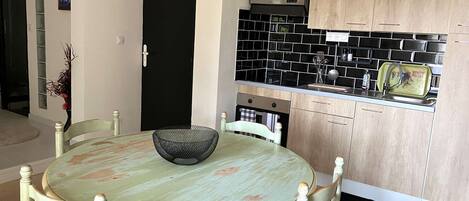 Fridge, oven, dishwasher, toaster