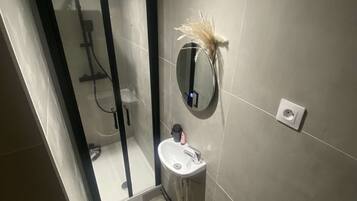 Towels, toilet paper