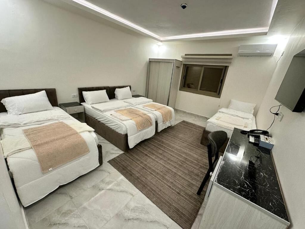 Chambre Triple Confort | Coffres-forts dans les chambres, bureau, Wi-Fi gratuit