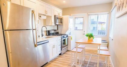 Chic 2-bedroom condo in sunny San Diego
