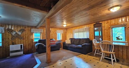 Trapper Cabin: Two-bedroom Dog Friendly